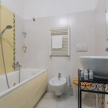 Le Antiche Mura By Apulia *